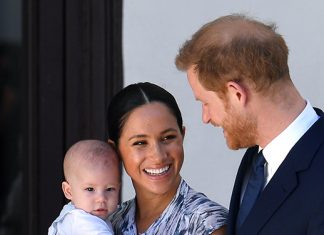 Meghan e Harry faranno crollare la monarchia? Meghan e Harry con il figlioletto Archie