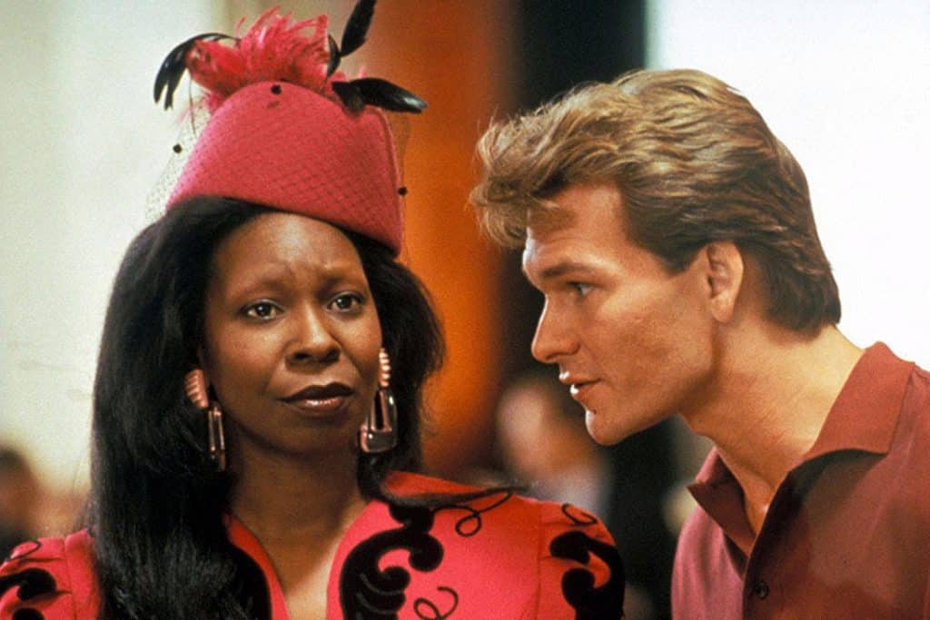 Whoopi Goldberg e Patrick Swayze in "Ghost" - Photo Credits: Hollywood.com 