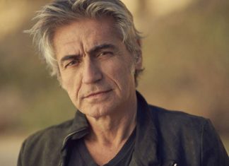 Luciano Ligabue, canzoni da urlare contro il cielo reggio sera ligabue