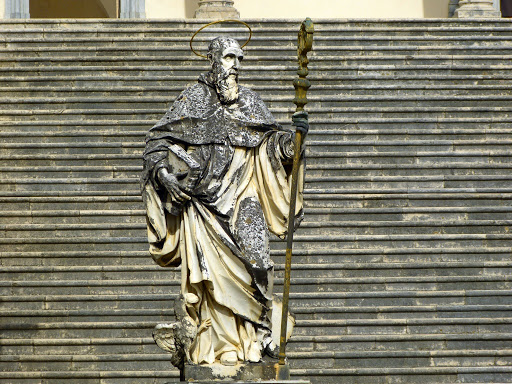 Nella foto la statua di San Benedetto dell'abbazia di Montecassino  photo credit: girolando.it