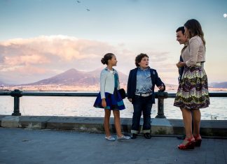 “Troppo napoletano” stasera in tv, Alessandro Siani e Rosario Miraggio che canta il Vesuvio