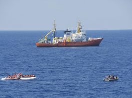 Ennesima strage nel Mediterraneo: 130 migranti dispersi