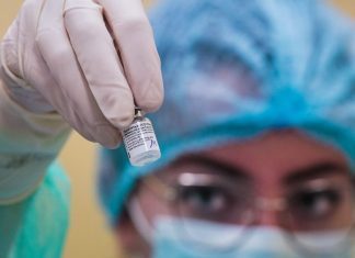 Covid, vaccini: ora i no vax rischiano la sospensione