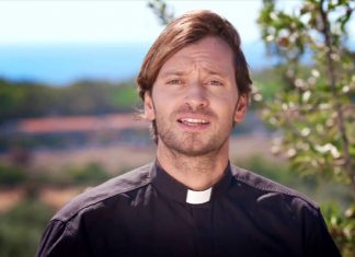 Chi è Don Davide Banzato e la sua storia