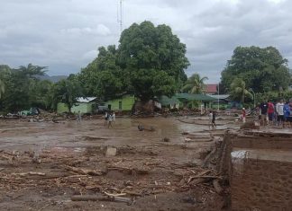 Frane e inondazioni in Indonesia, si aggrava il bilancio
