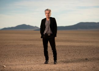 Ligabue, il secondo album “Lambrusco coltelli rose & pop corn” in edicola dal 6 aprile Ligabue dal 6 aprile in edicola il secondo album "Lambrusco, coltelli, rose & pop corn" - Photo Credits © Ray Tarantino