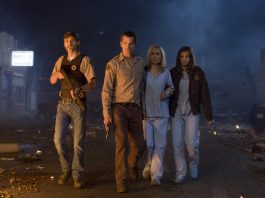 “La città verrà distrutta all’alba”, stasera in tv l’orrore è contagioso Il cast di "La città verrà distrutta all'alba", stasera in tv su Italia 2 - Photo Credits: IMDb