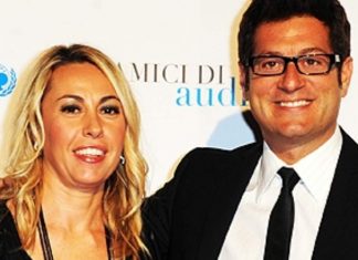 Raffaella Schifino moglie di Enrico Papi e madre di Rebecca e Iacopo photo credits: CheNews.it