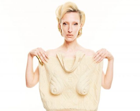 Il corpo delle donne: la moda lancia gli abiti con il seno