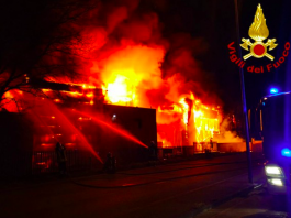Incendio allo stabilimento di Valentino a Bucine Incendio Stabilimento Valentino - PhotoCredit: © Vigili del Fuoco