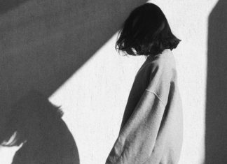 Non è importante concentrarsi su quello che dice “Er Faina”, ma sul fenomeno del catcalling