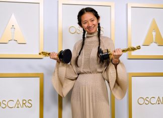 Chloé Zhao, la regina degli Oscar 2021 infrange le barriere dell’Academy Chloé Zhao agli Oscar 2021 - Photo Credits: GALA.de
