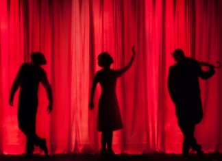 “A noi gli occhi, please”: Lavoratori dello spettacolo hanno occupato il Globe Theatre di Roma