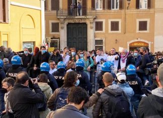 “Io Apro”: tensione a Roma durante la manifestazione non autorizzata