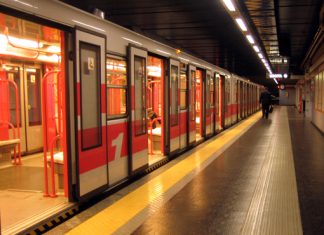 Milano: tentato suicidio sui binari, metro rossa bloccata metro rossa milano