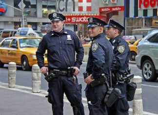 Usa, Chicago: agente uccide un tredicenne con le mani alzate