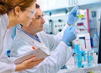 Covid, scoperto farmaco usato da 50 anni che blocca il danno ai polmoni
