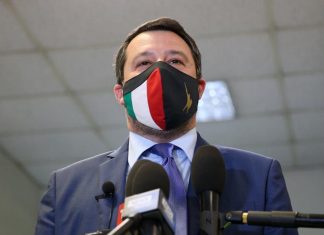 Open arms: i toni vittimisti di Salvini che grida al processo politico