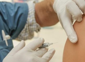 Vaccino AstraZeneca, si pensa alla somministrazione per fasce d’età