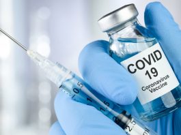 AstraZeneca ammette in tribunale che il vaccino anti Covid può causare una trombosi rara e mortale: si parla di eventuali risarcimenti