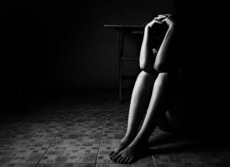 Stupro di gruppo in Sicilia: violentatori difesi dal padre della vittima