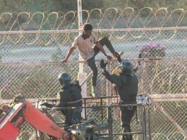 Spagna: 5000 migranti arrivano a Ceuta, record senza precedenti Recinzioni di sorveglianza a Ceuta