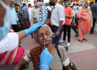 Il collasso e la crisi dell’India e i falsi tamponi per venire in Italia