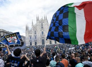 L’Inter vince lo scudetto: 30mila in piazza, l’intervento della polizia