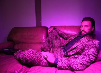 Bob Sinclar omaggia gli anni ottanta con il nuovo singolo “We Could Be Dancing” Bob Sinclar da oggi è disponibile il nuovo singolo "We Could Be Dancing", l'ex moglie è Ingrid Sinclar