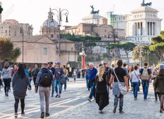 Coprifuoco, possibile slittamento fino alle 24?
