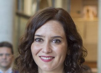 Spagna, al voto nella Comunità autonoma di Madrid La Presidente della Comunità Autonoma di Madrid Isabel Díaz Ayuso