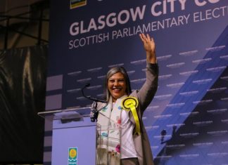 Kaukab Stewart, la prima donna di colore ad entrare nel parlamento scozzese