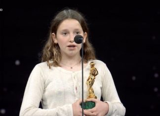 Mattia Torre vince il David di Donatello, premio ritirato dalla figlia La figlia di Mattia Torre ritira il David - PhotoCredit © cinema.fanpage.it