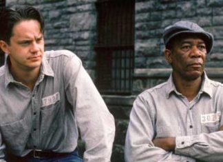 “Le ali della libertà”: stasera in TV il capolavoro con Tim Robbins e Morgan Freeman Tim Robbins e Morgan Freeman ne "Le ali della libertà" - Photo credits: Cube Magazine