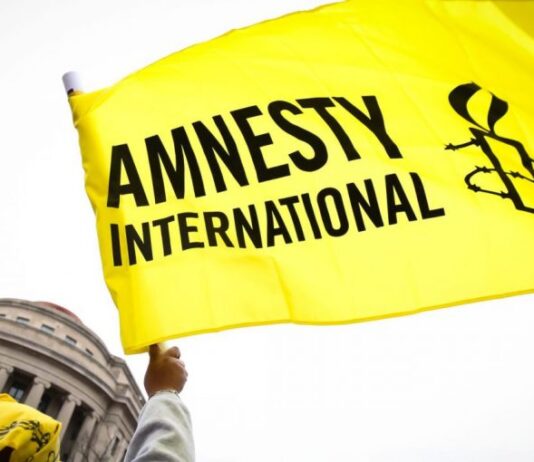 Nel 1961, nasce Amnesty International a difesa dei diritti umani amnesty international-credits: scambieuropei.info