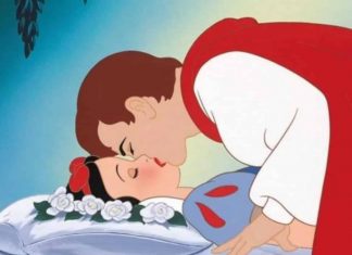 E’ polemica sui social per “Il bacio proibito” del principe a Biancaneve bacio principe Biancaneve