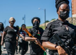 Black Panthers e suprematisti creano tensione a Tulsa, città blindata black panthers