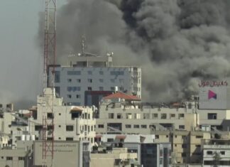 Israele bombarda a Gaza il grattacielo sede di al-Jazeera e Associated Press