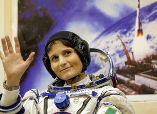 Samantha Cristoforetti, chi è la donna astronauta dai tanti primati samantha cristoforetti_photocredit:skytg24