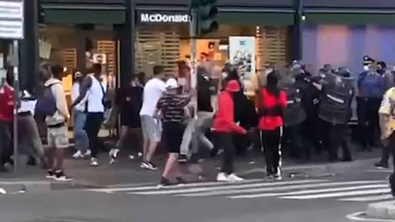 Police Brutality a Milano, i Pm prendono in esame i video degli scontri Scontri