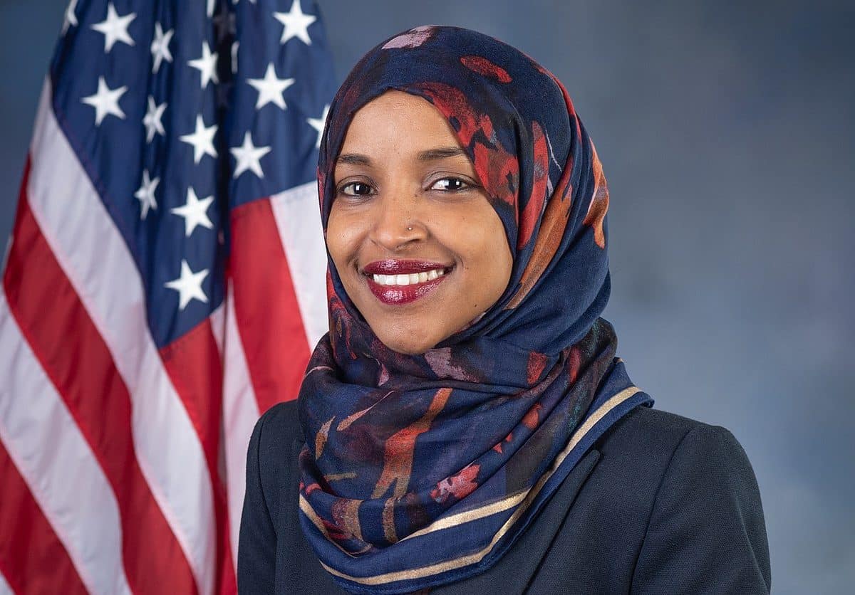 Usa: deputata democratica accusa le violazioni di diritti umani da parte di “Usa, Hamas, Israele, Afghanistan e Talebani” e nasce la polemica sul web Ilhan Omar