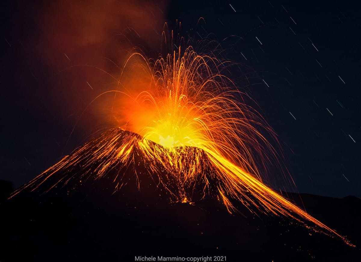Etna: i video e le immagini delle spettacolari eruzioni degli ultimi giorni etna