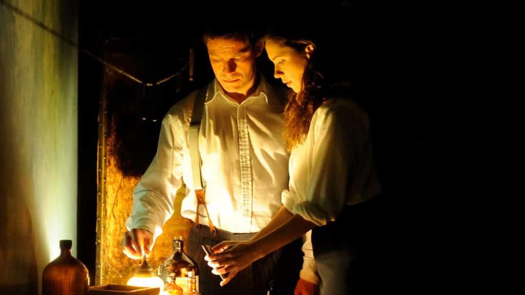 Rebecca Hall e Dominic West in "1921 - Il Mistero di Rookford" - Photo Credits: Netflix 