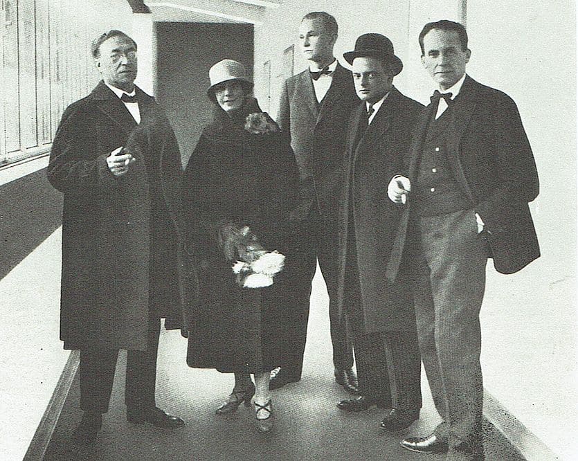 Kandiskj con la moglie, Klee, Muche e Gropius al Bauhaus, 1925_photocredit:aboutartonline