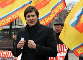 Russia, l’oppositore Dmitry Gudkov costretto a fuggire in Ucraina