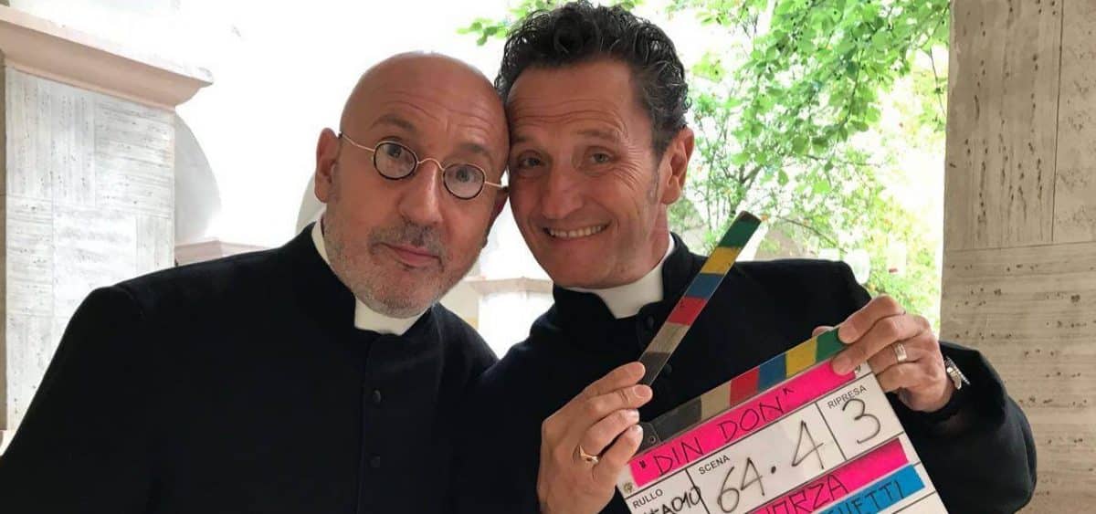 Stasera in tv Maurizio Battista in “Din Don – Una parrocchia in due” Maurizio Battista ed Enzo Salvi in "Din Don - Una parrocchia in due", Credits: Il Sussidiario