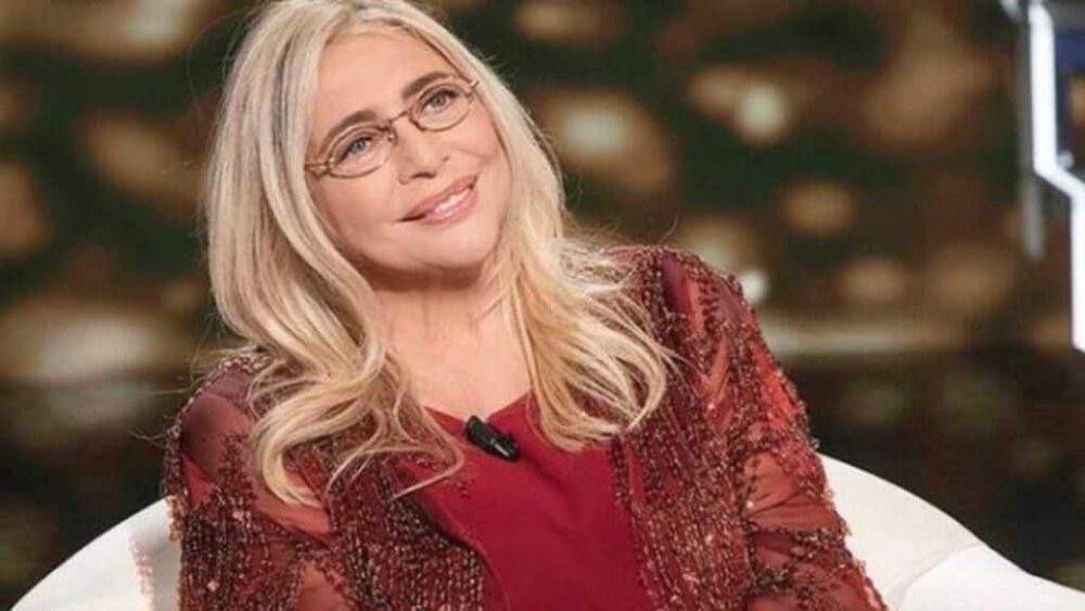 Mara Venier: volto paralizzato dopo intervento odontoiatrico Mara Venier, il prossimo anno ancora una volta a "Domenica in"