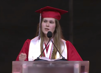 Paxton Smith: il discorso della studentessa contro il divieto di aborto
