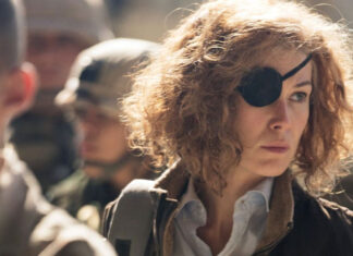 ” A Private War”: stasera in TV Rosamund Pike veste i panni dell’eroica reporter di guerra Marie Colvin Rosamund Pike in "A Private War" - Photo Credits: Anonima Cinefili