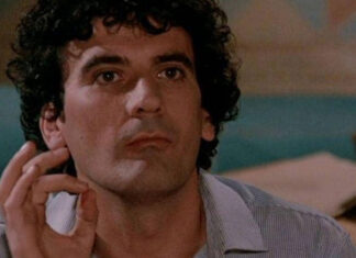 Massimo Troisi, artista poetico e impacciato che si beffa della Morte Massimo Troisi, oggi 27 anni dalla sua morte, Credits: Donna Glamour